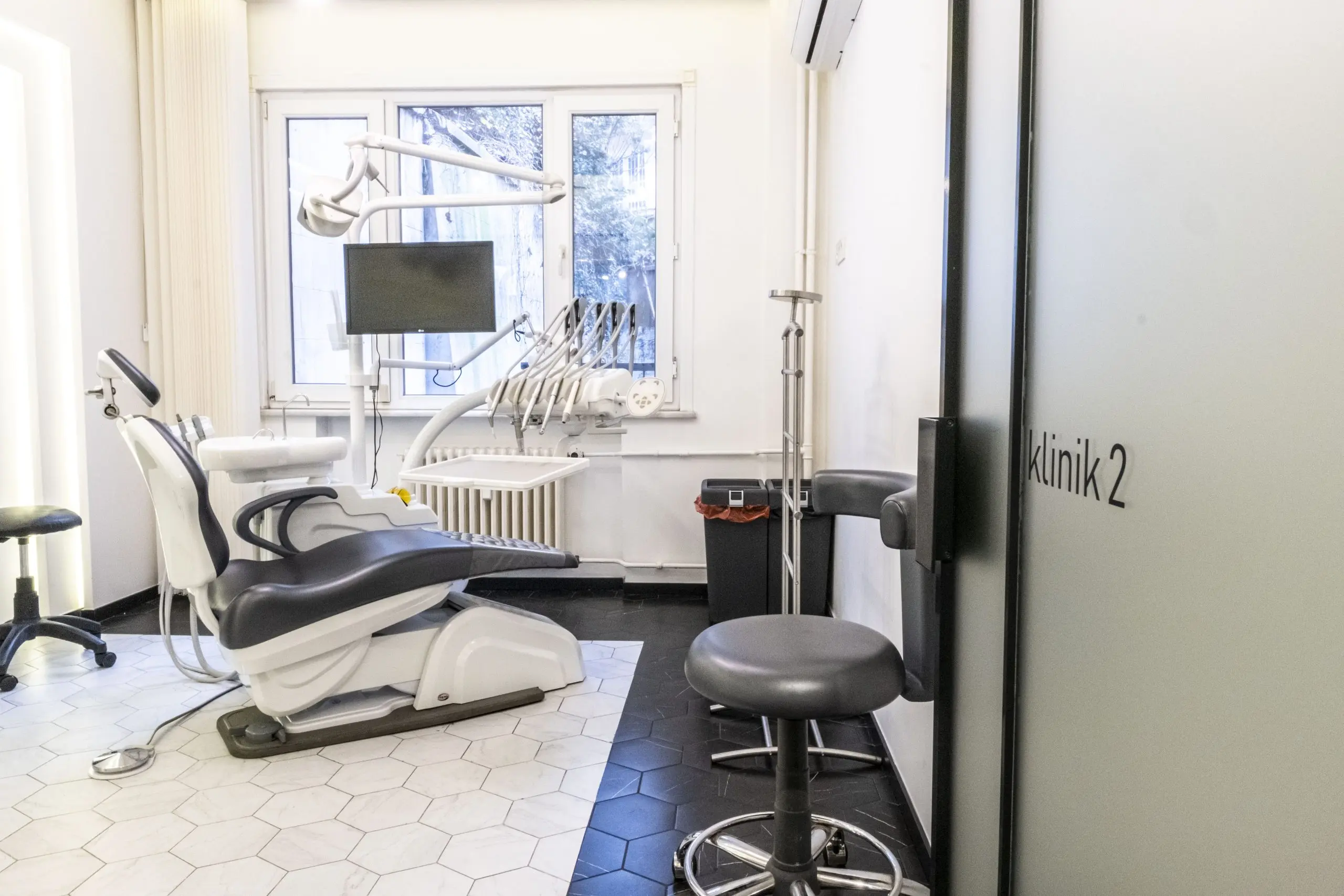 Dr. Dt. Hazar Yaldız - Clinic View 6