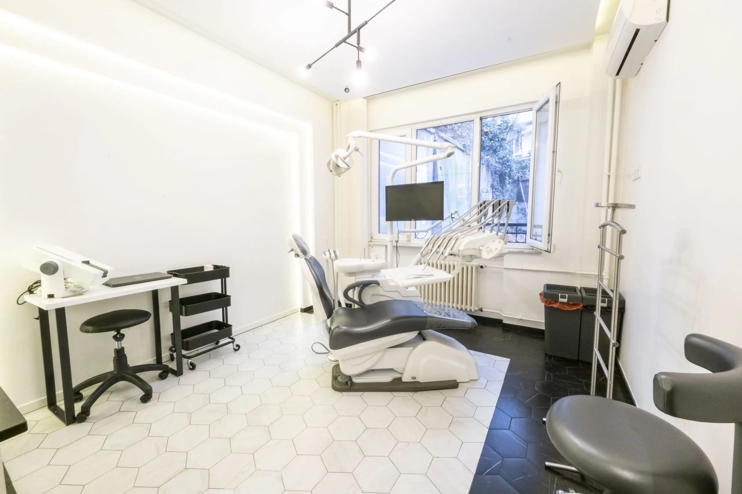 Dr. Dt. Hazar Yaldız - Clinic View 7