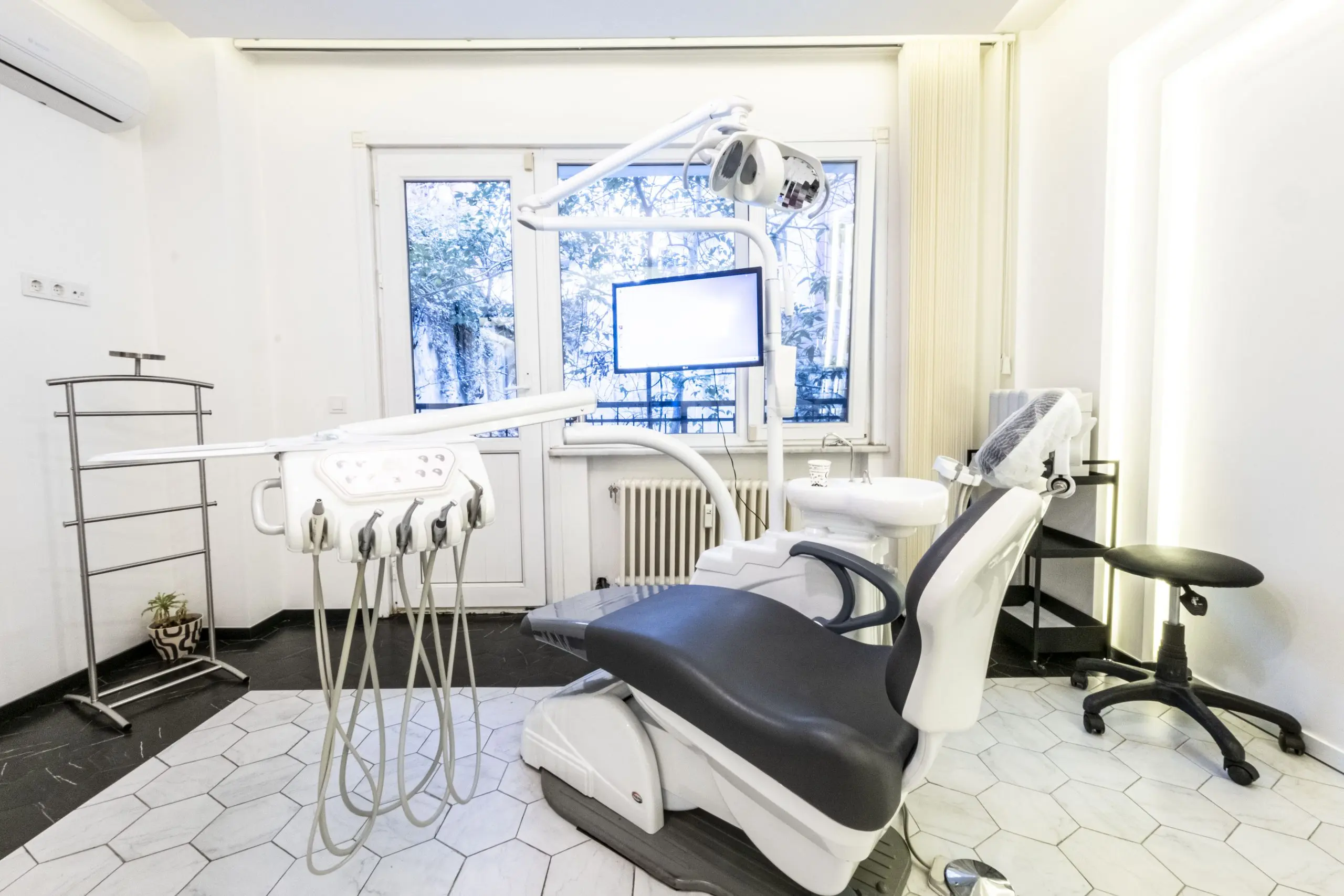 Dr. Dt. Hazar Yaldız - Clinic View 9